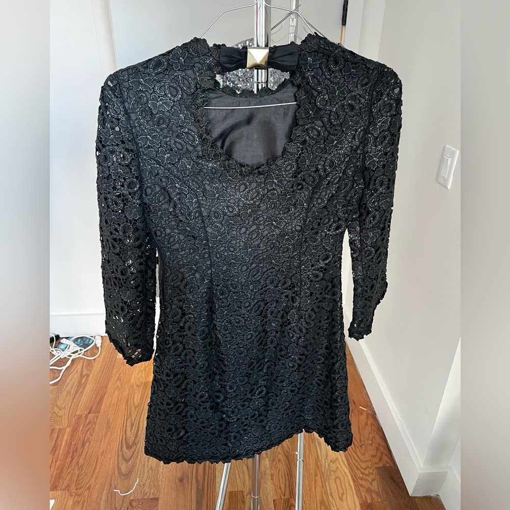 Beautiful Kate Spade Black Crochet Lace Mid-Length Size 2